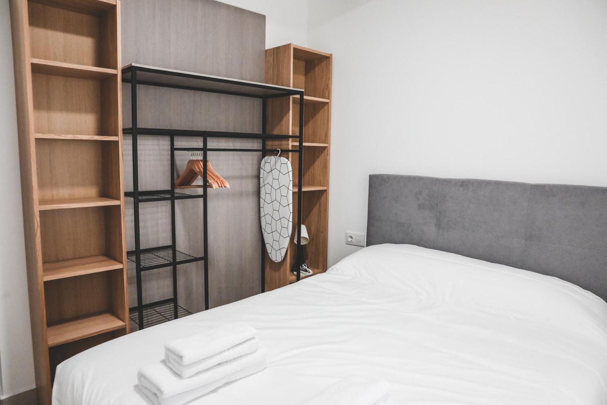 Casa San Juan - Habitaciones Privadas Logroño Esterno foto