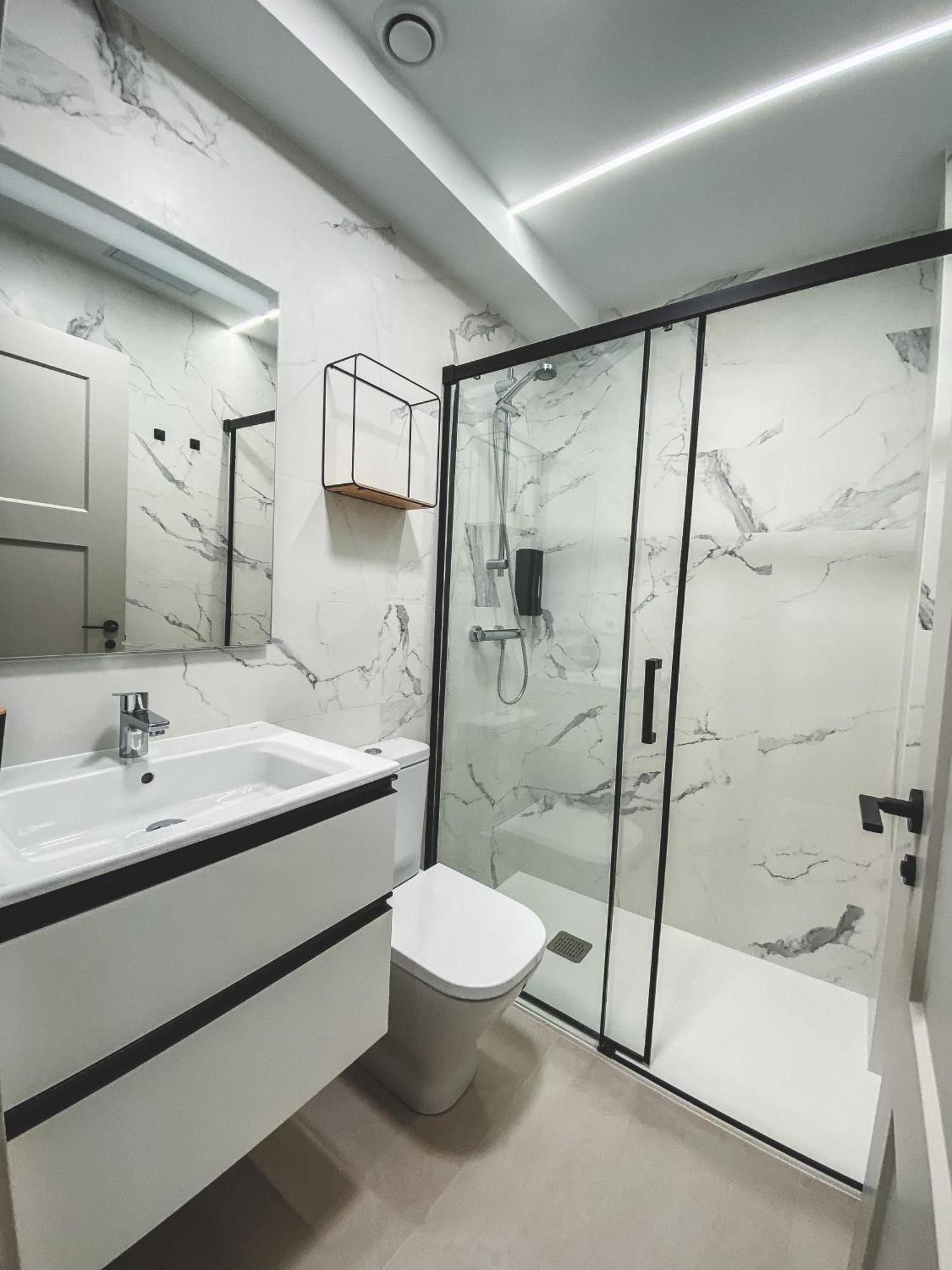 Casa San Juan - Habitaciones Privadas Logroño Esterno foto