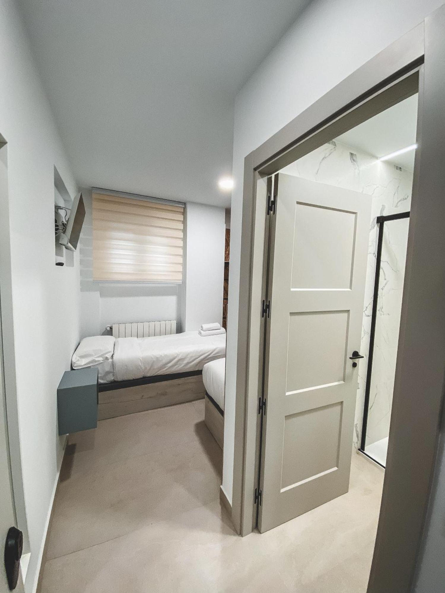 Casa San Juan - Habitaciones Privadas Logroño Esterno foto