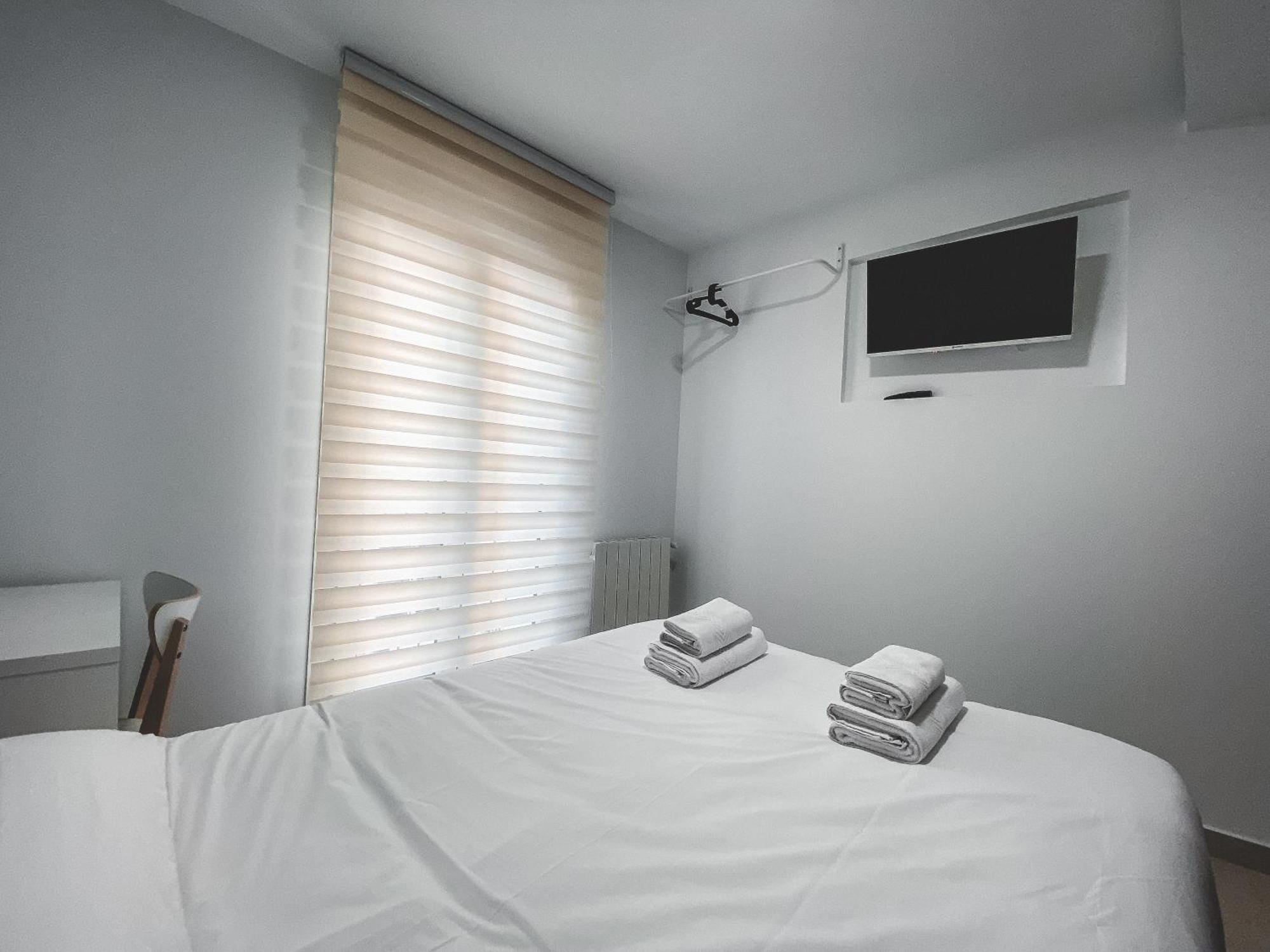 Casa San Juan - Habitaciones Privadas Logroño Esterno foto