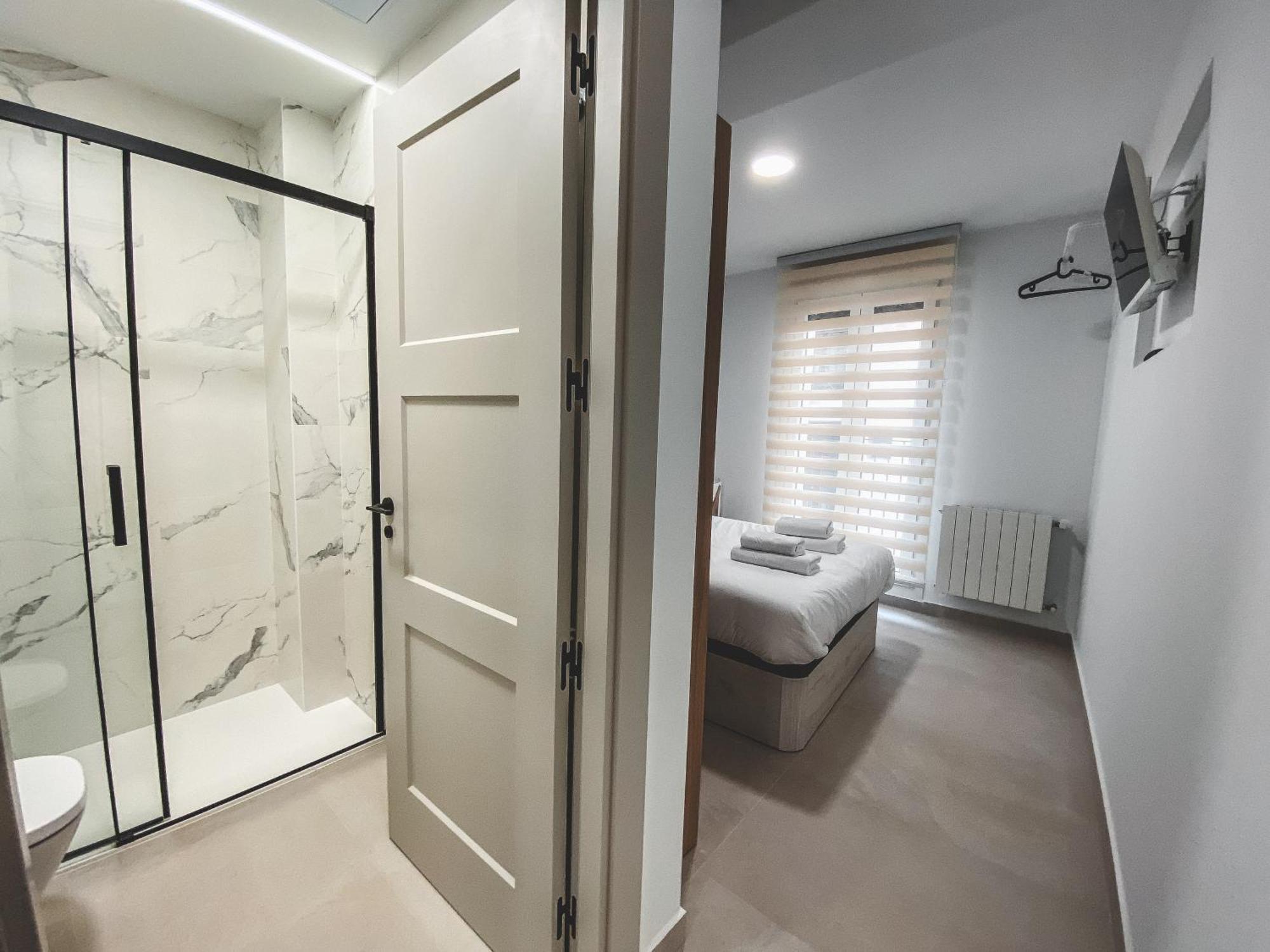 Casa San Juan - Habitaciones Privadas Logroño Esterno foto